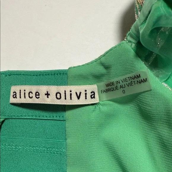 Alice + Olivia “Joslyn” Cropped Metallic Green and Gold Brocade/Jacquard Blouse - Picture 4 of 16